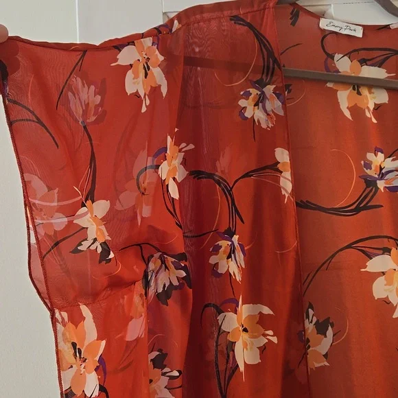 Emory Park Floral Kimono Cover-Up in Red - Picture 4 of 5